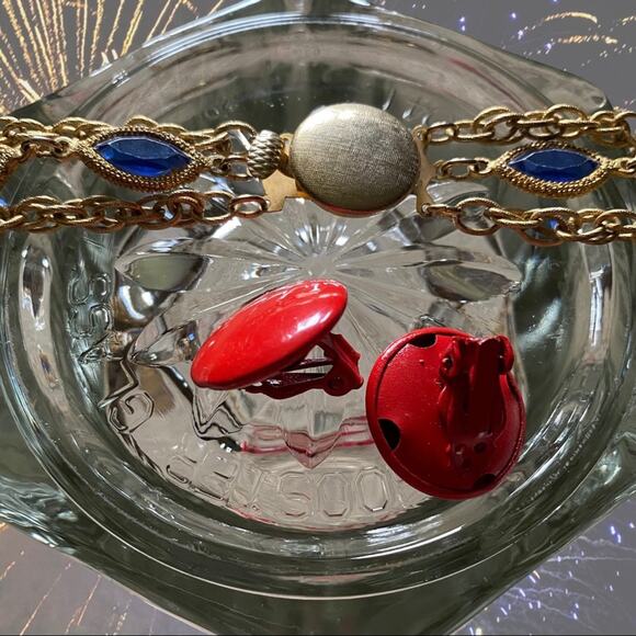 Vintage Costume Jewelry 3 Necklaces and 1 pair of clip-on earrings 4-pc Bundle - Picture 12 of 15